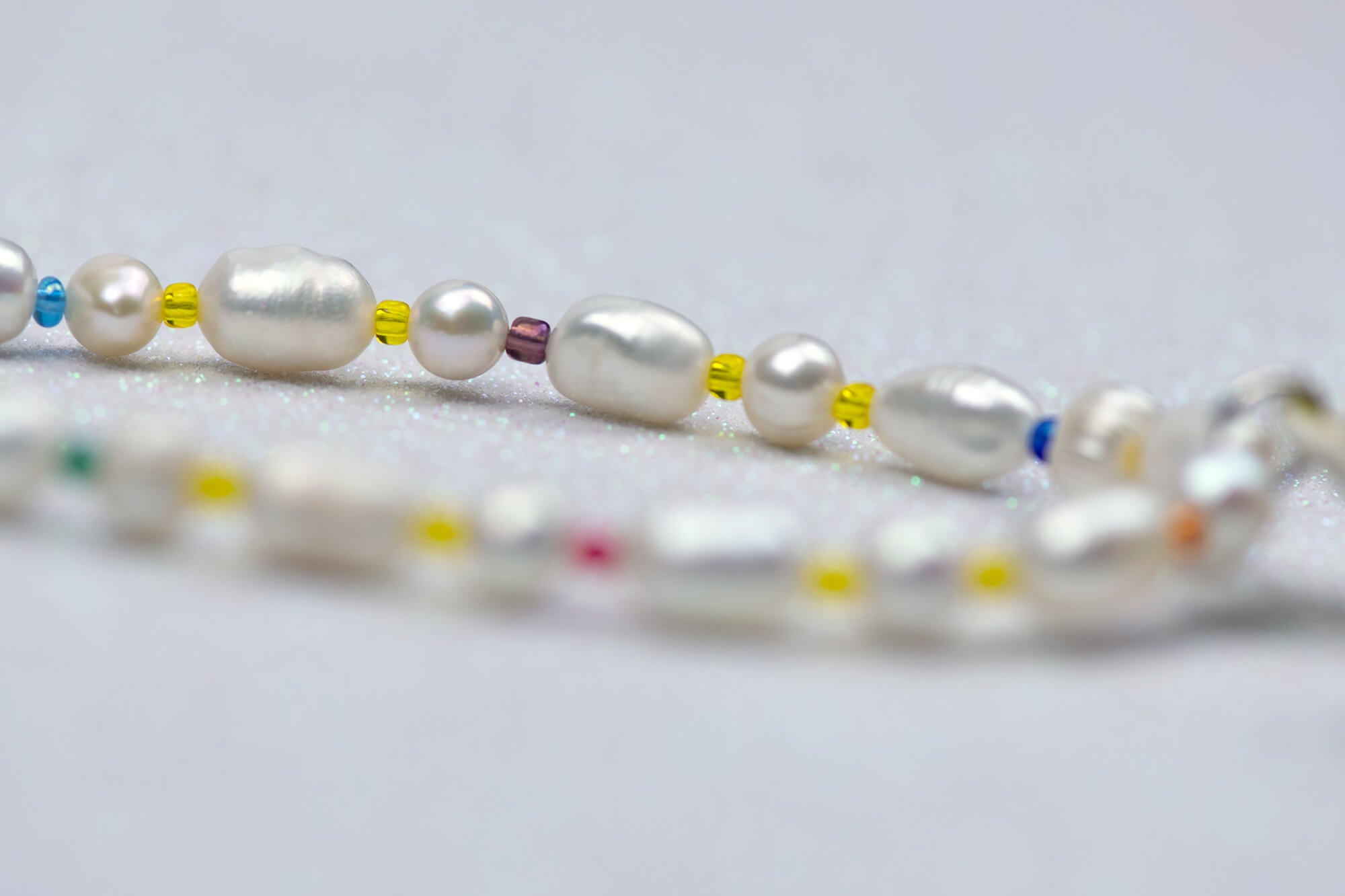 Flower necklace with pearls and crystals