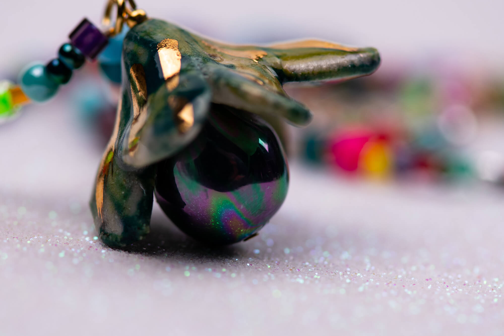 Flower necklace with black pearl