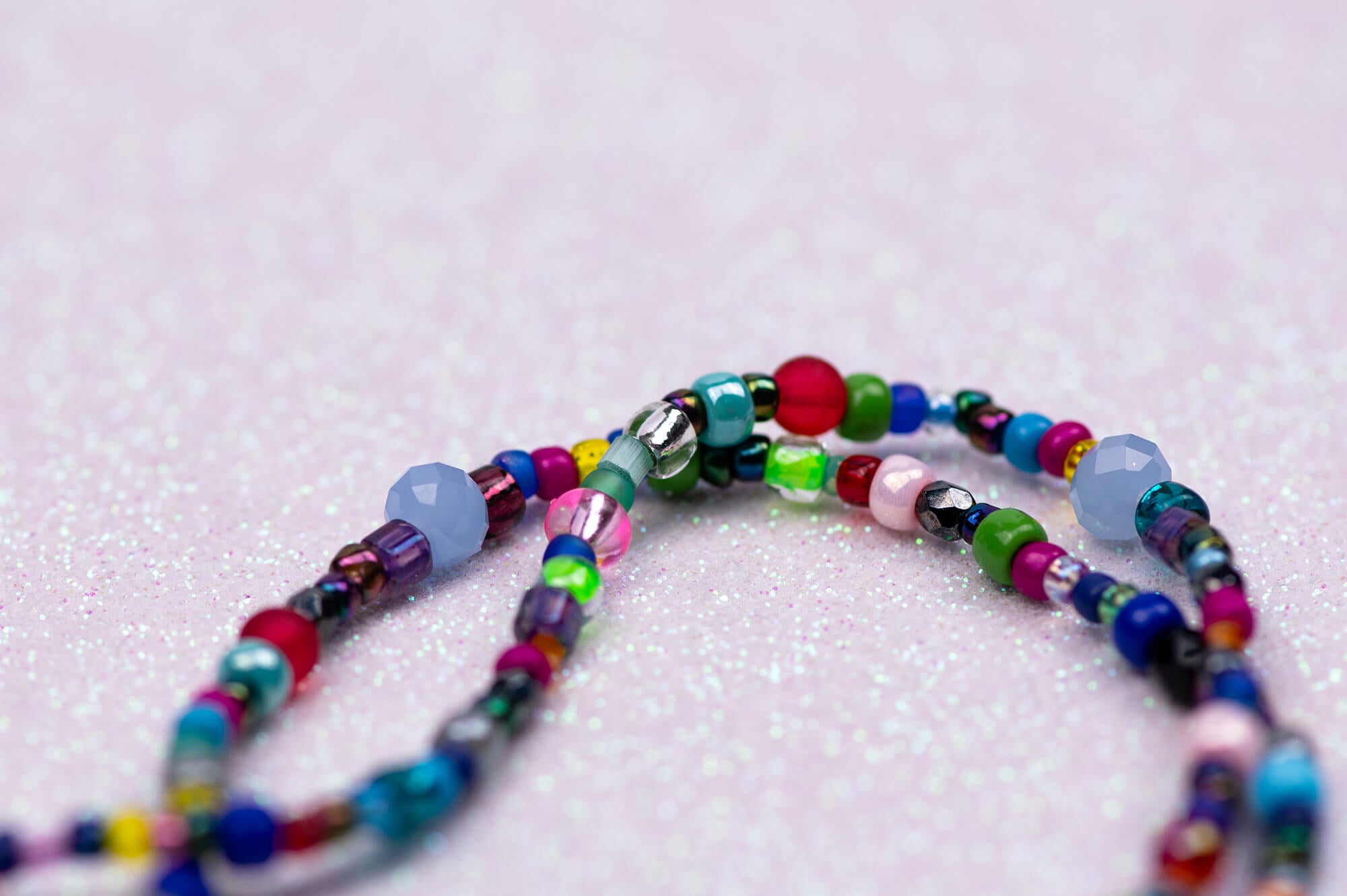 Flower necklace with black pearl