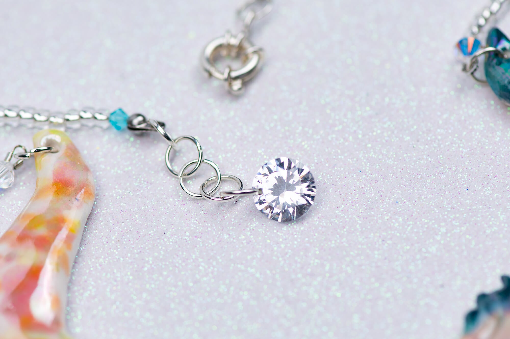 Love scene necklace