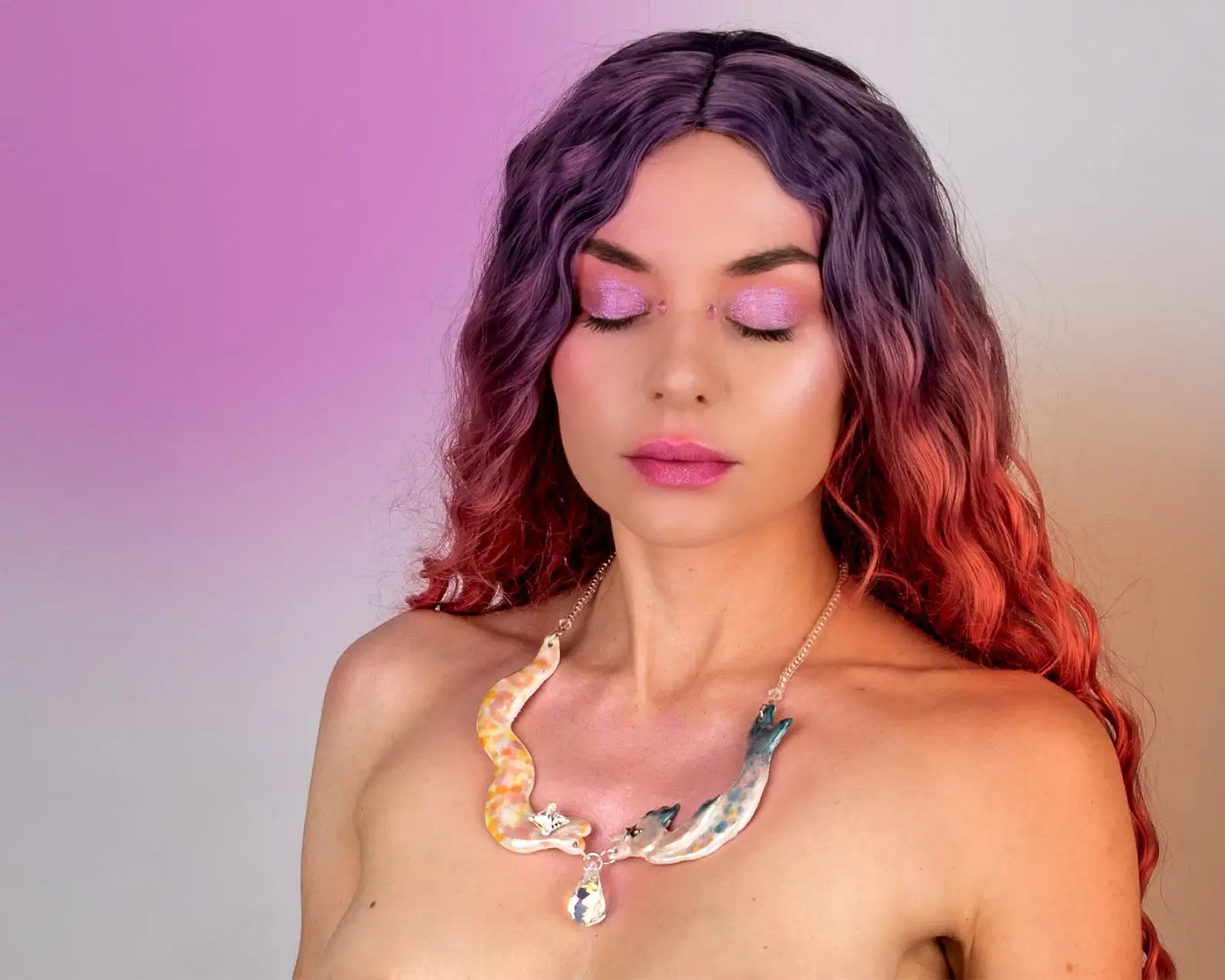 Love scene necklace