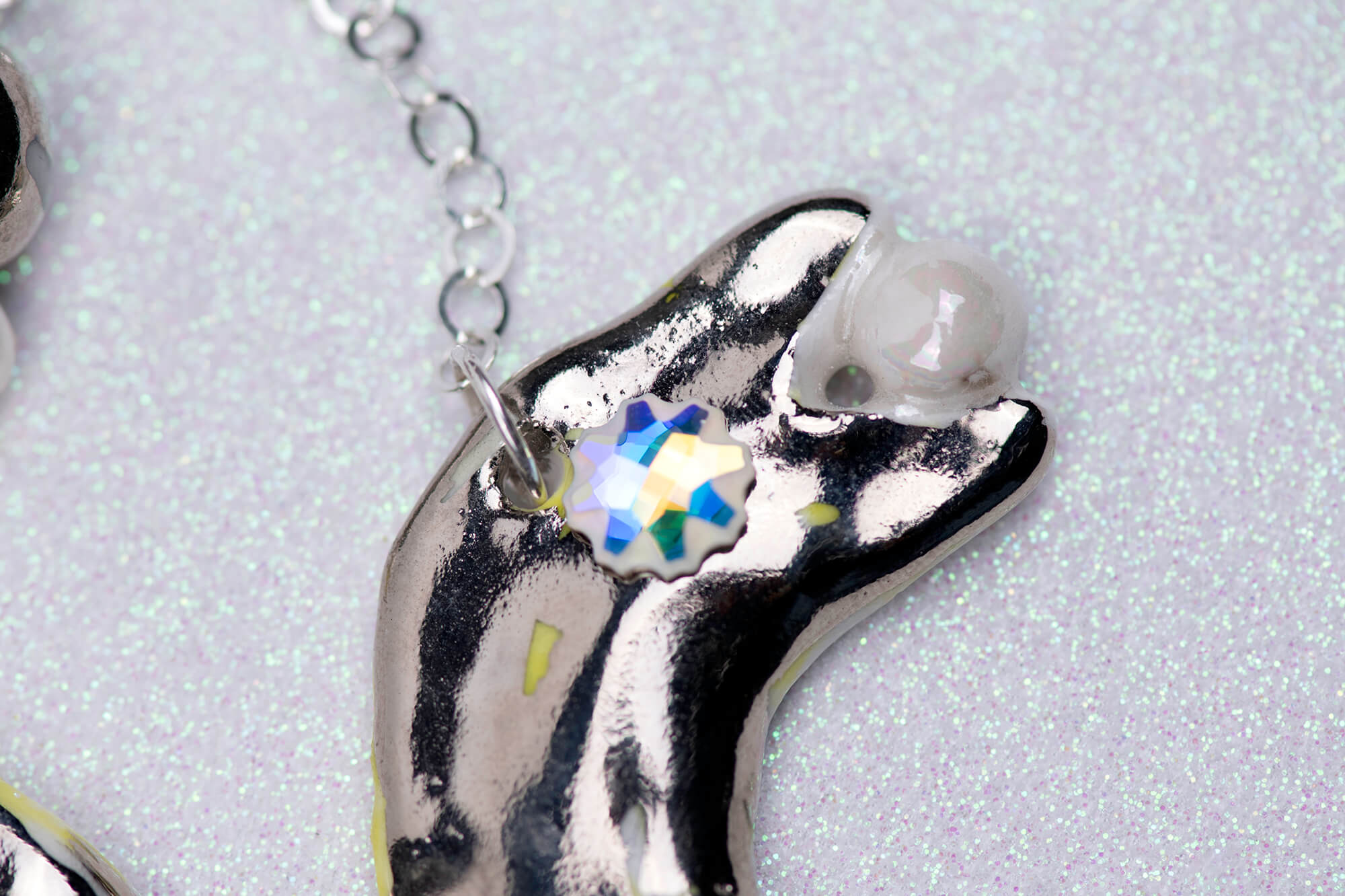 Silver snake chasing pearl necklace