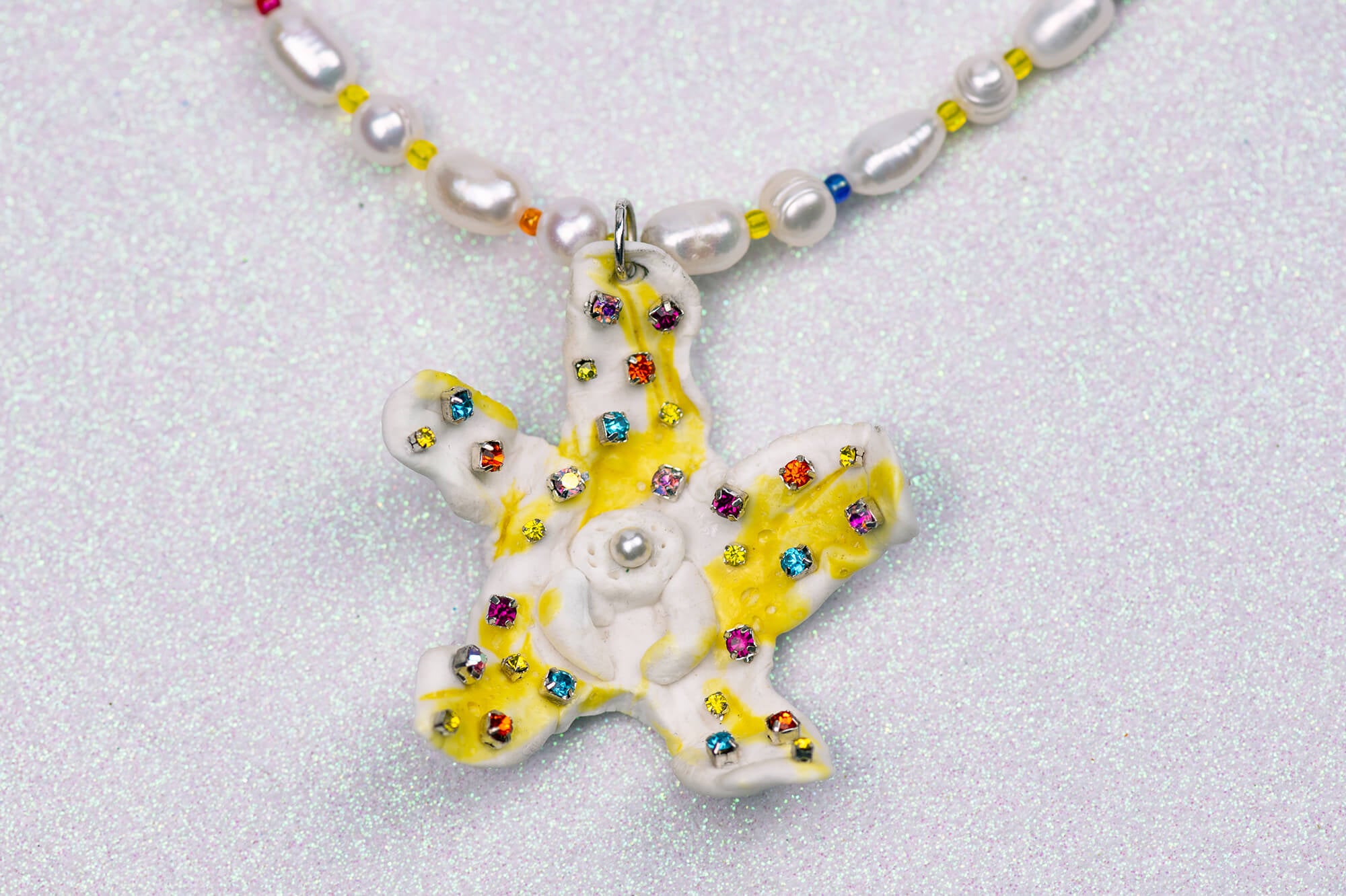 Flower necklace with pearls and crystals