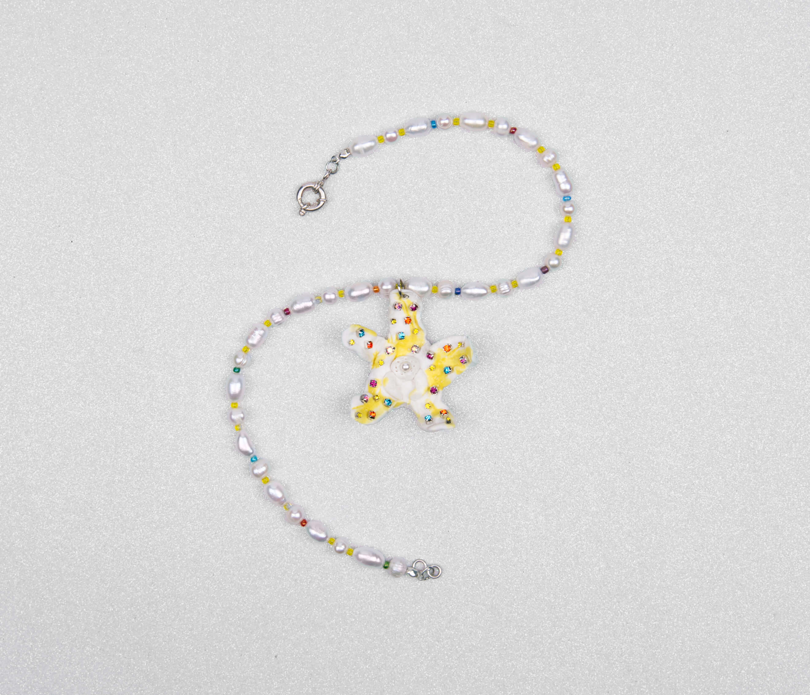 Flower necklace with pearls and crystals