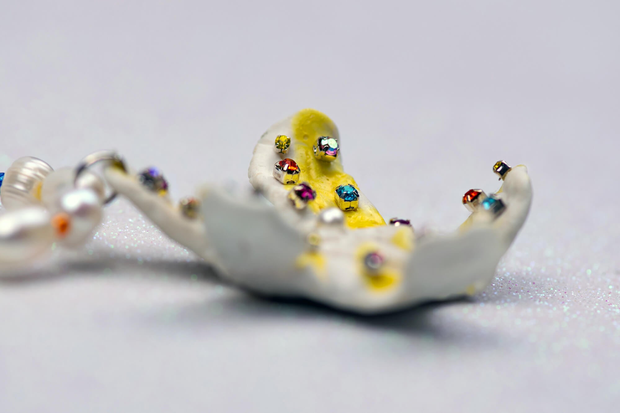 Flower necklace with pearls and crystals