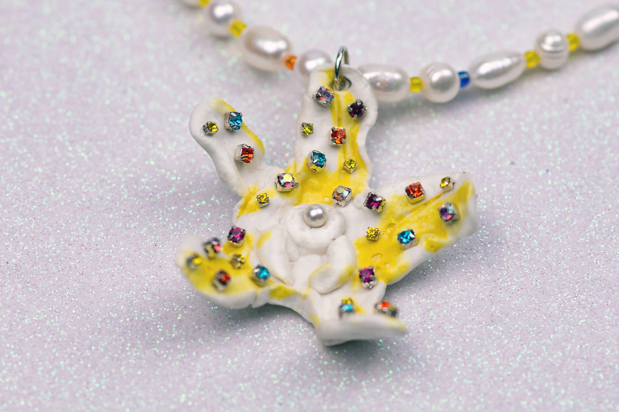 Flower necklace with pearls and crystals