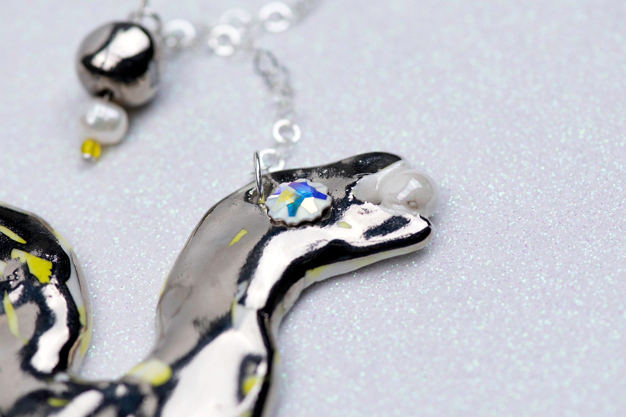 Silver snake chasing pearl necklace