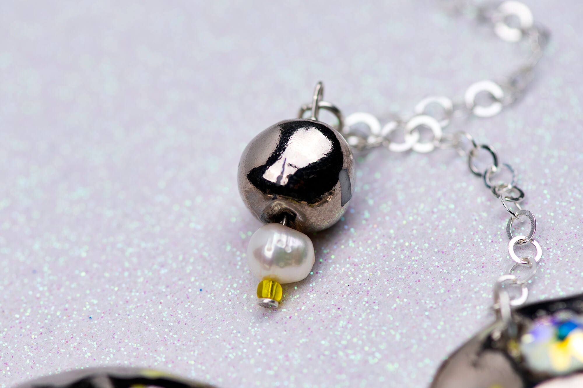 Silver snake chasing pearl necklace