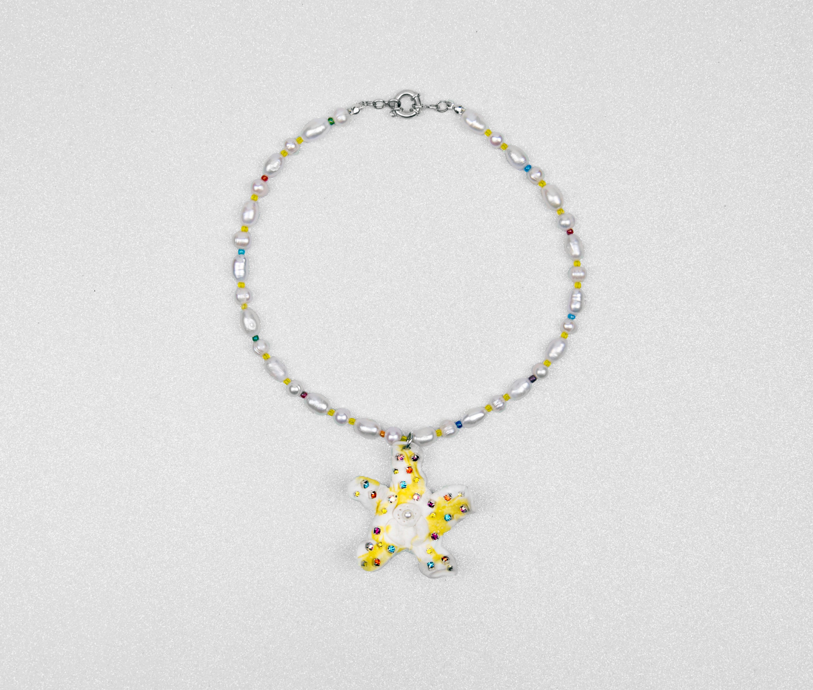 Flower necklace with pearls and crystals