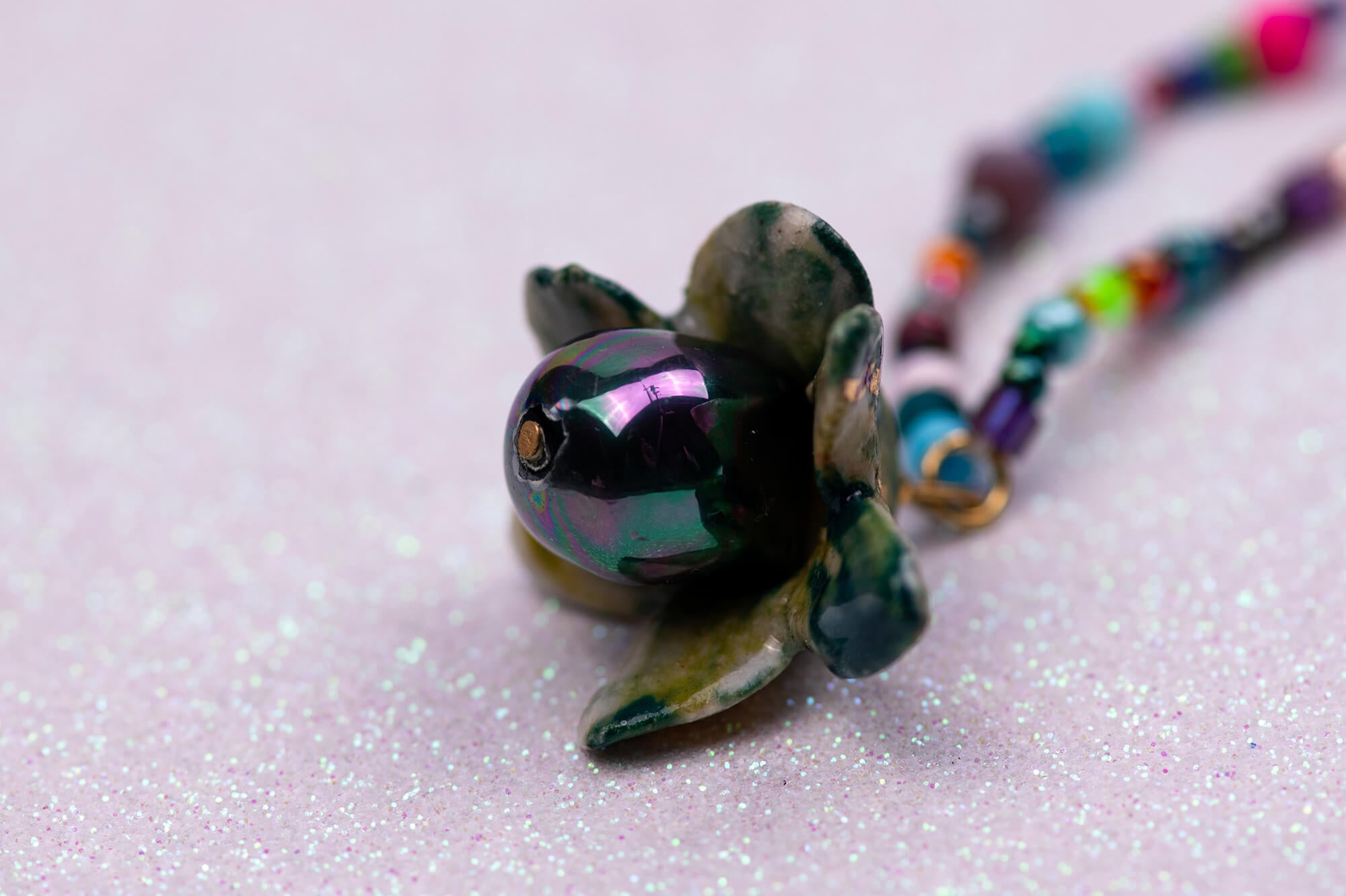 Flower necklace with black pearl